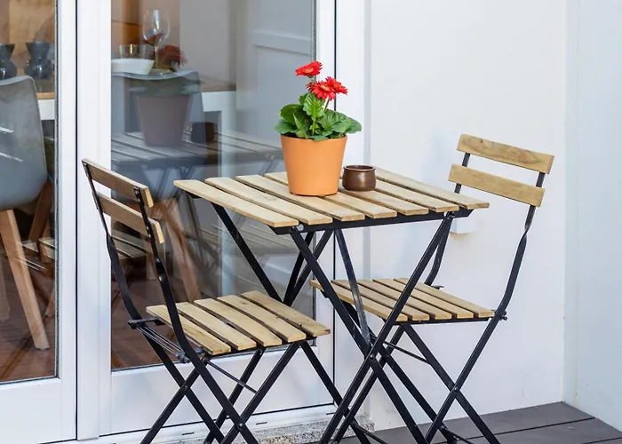 Center Duplex W Patio By Lovelystay بورتو