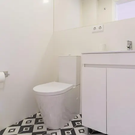 Center Duplex W Patio By Lovelystay * Porto