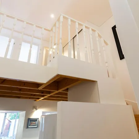 Center Duplex W Patio By Lovelystay 波尔图