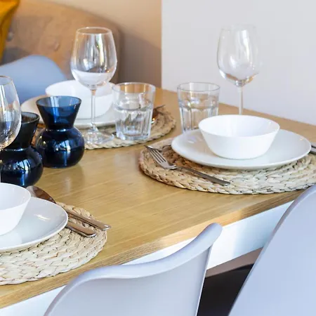 Center Duplex W Patio By Lovelystay