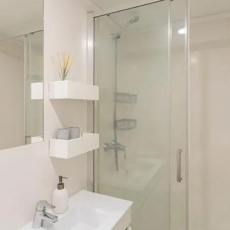 Center Duplex W Patio By Lovelystay פורטו